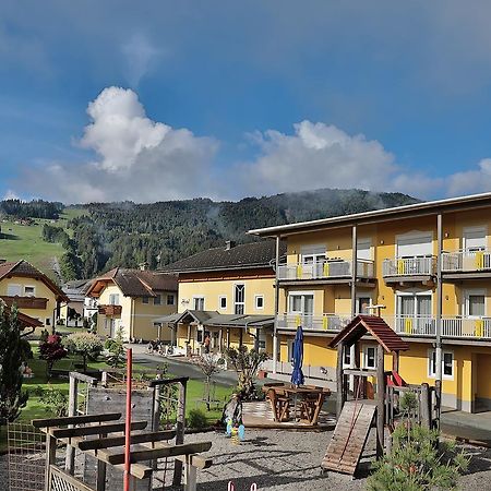 Hotel Garni Zerza Tröpolach エクステリア 写真
