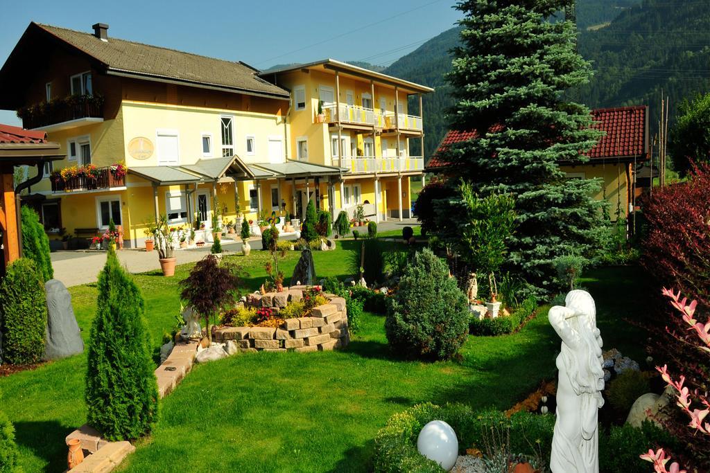 Hotel Garni Zerza Tröpolach エクステリア 写真