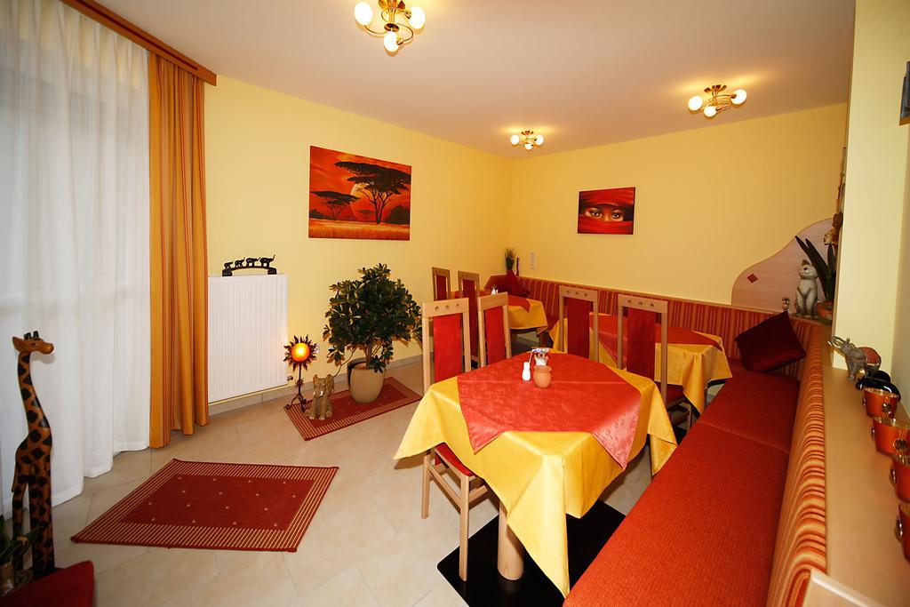 Hotel Garni Zerza Tröpolach エクステリア 写真
