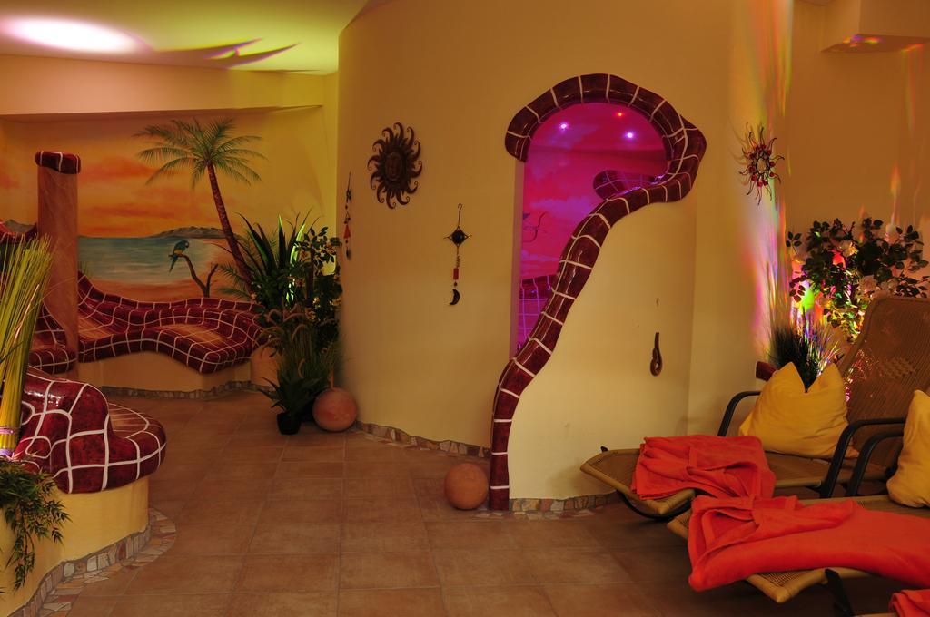 Hotel Garni Zerza Tröpolach エクステリア 写真