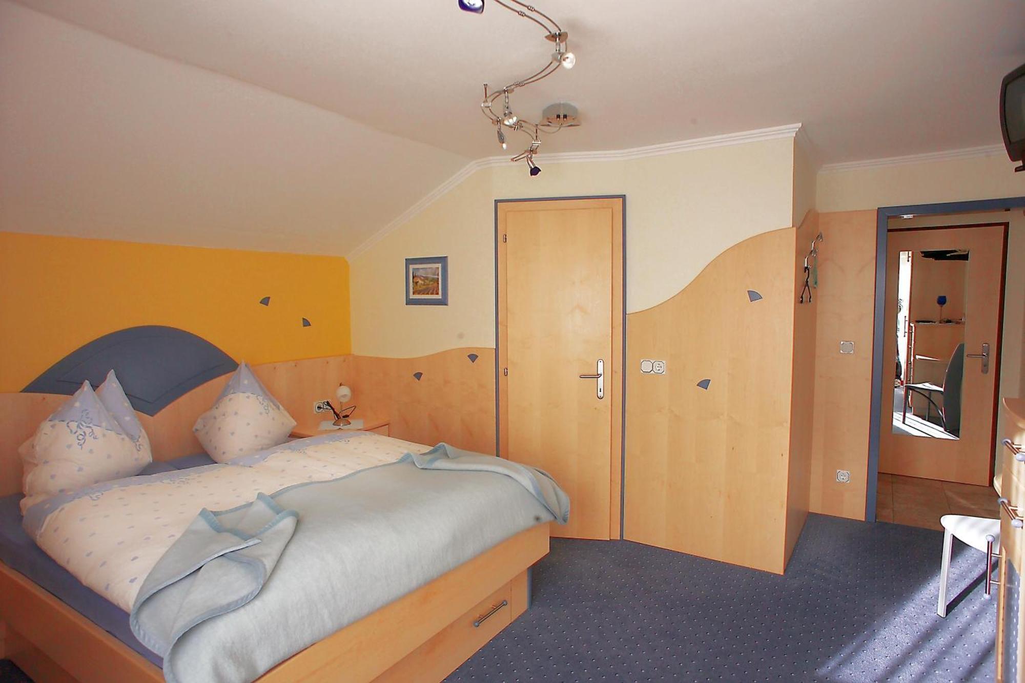 Hotel Garni Zerza Tröpolach 部屋 写真