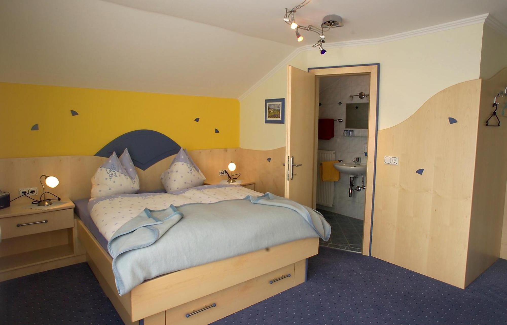 Hotel Garni Zerza Tröpolach 部屋 写真