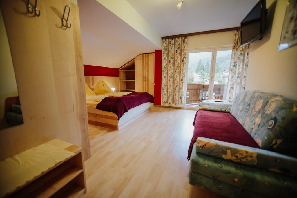 Hotel Garni Zerza Tröpolach エクステリア 写真