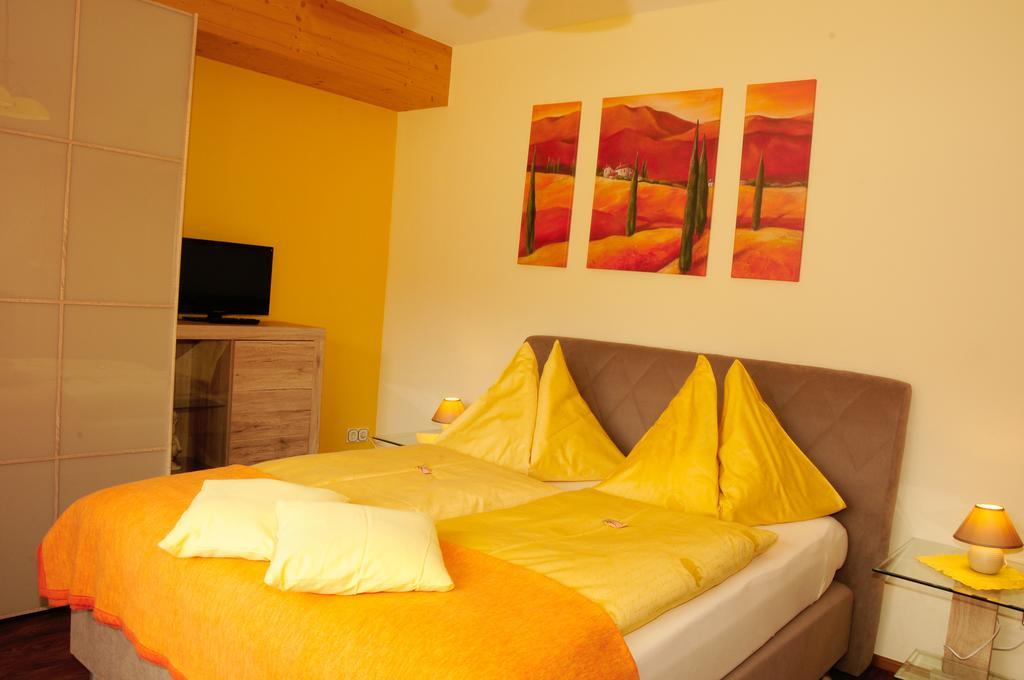 Hotel Garni Zerza Tröpolach エクステリア 写真