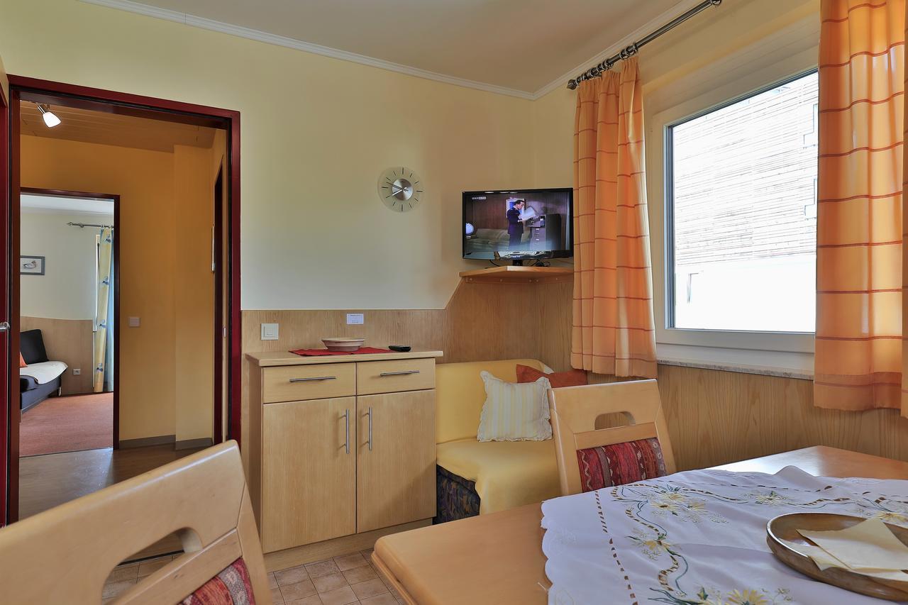 Hotel Garni Zerza Tröpolach エクステリア 写真