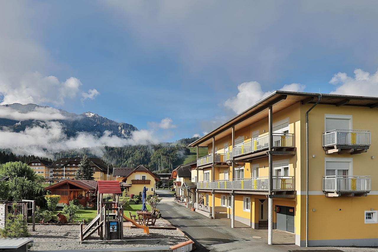 Hotel Garni Zerza Tröpolach エクステリア 写真