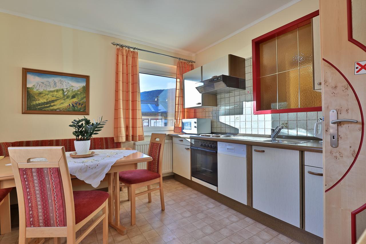 Hotel Garni Zerza Tröpolach エクステリア 写真