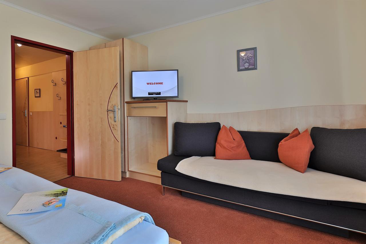 Hotel Garni Zerza Tröpolach エクステリア 写真