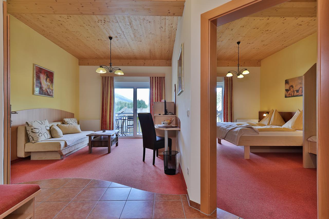 Hotel Garni Zerza Tröpolach エクステリア 写真