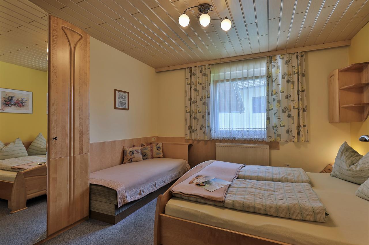 Hotel Garni Zerza Tröpolach エクステリア 写真