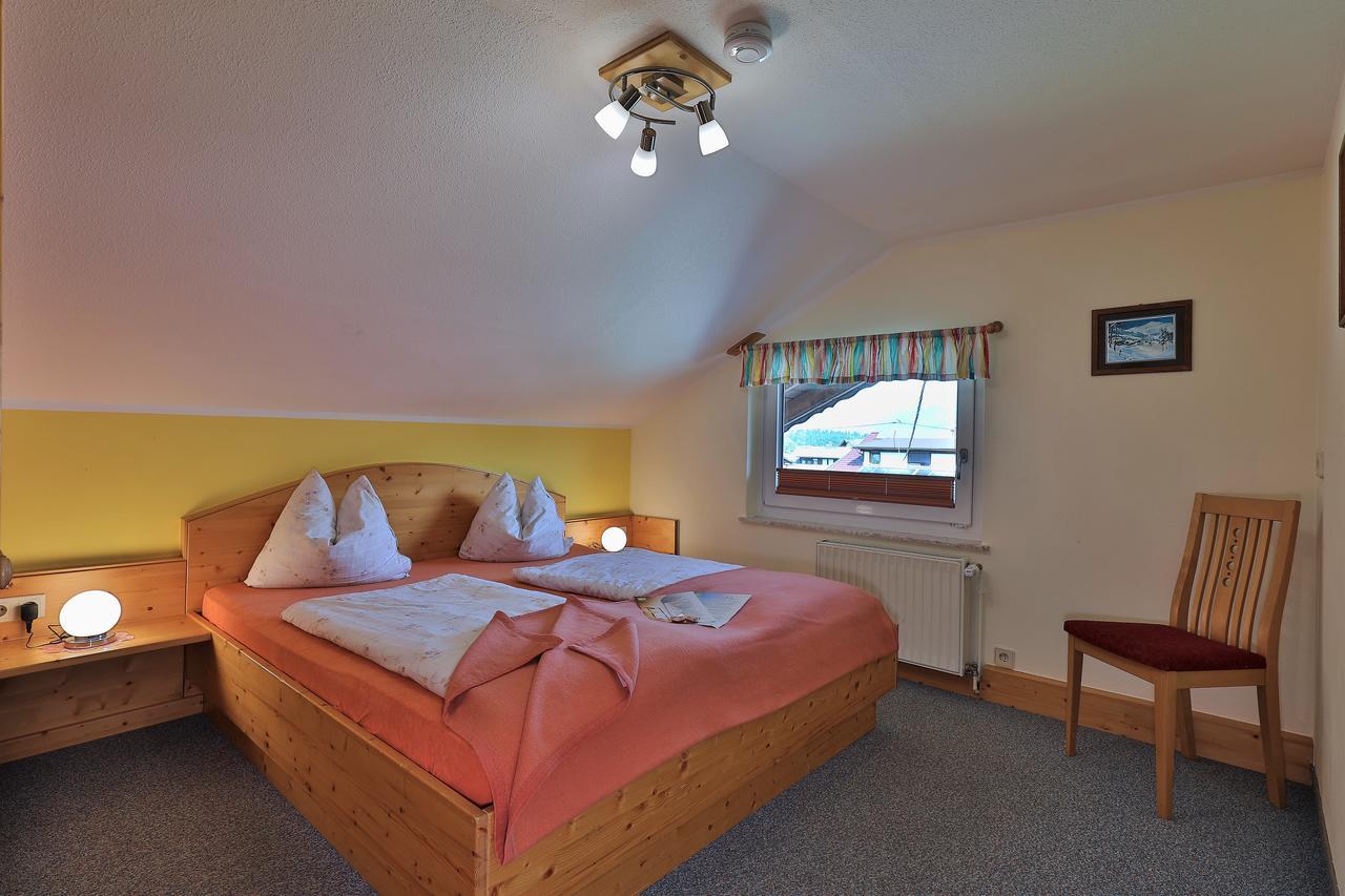 Hotel Garni Zerza Tröpolach エクステリア 写真