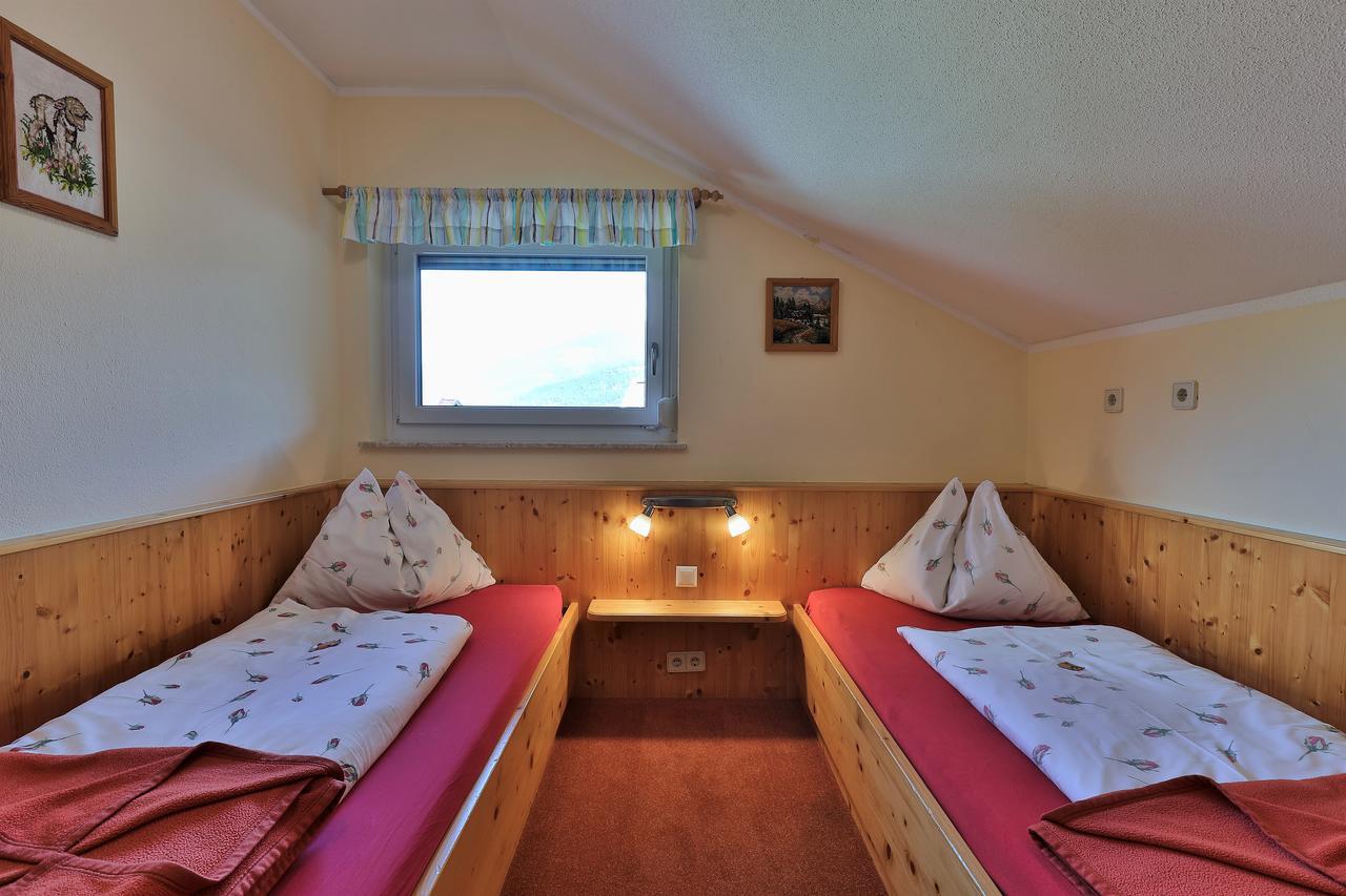 Hotel Garni Zerza Tröpolach エクステリア 写真
