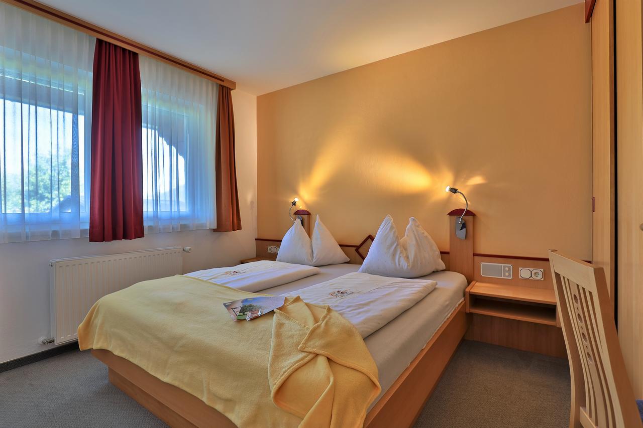 Hotel Garni Zerza Tröpolach エクステリア 写真