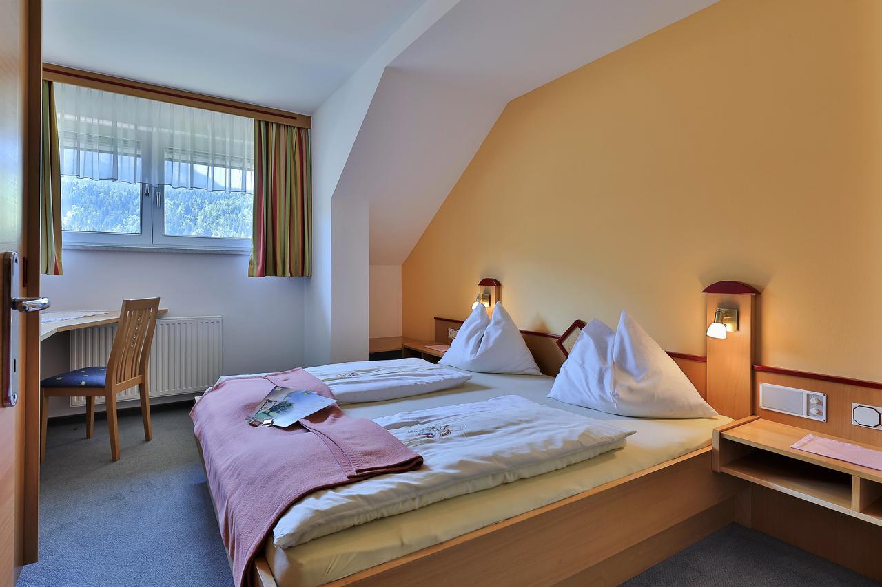 Hotel Garni Zerza Tröpolach エクステリア 写真
