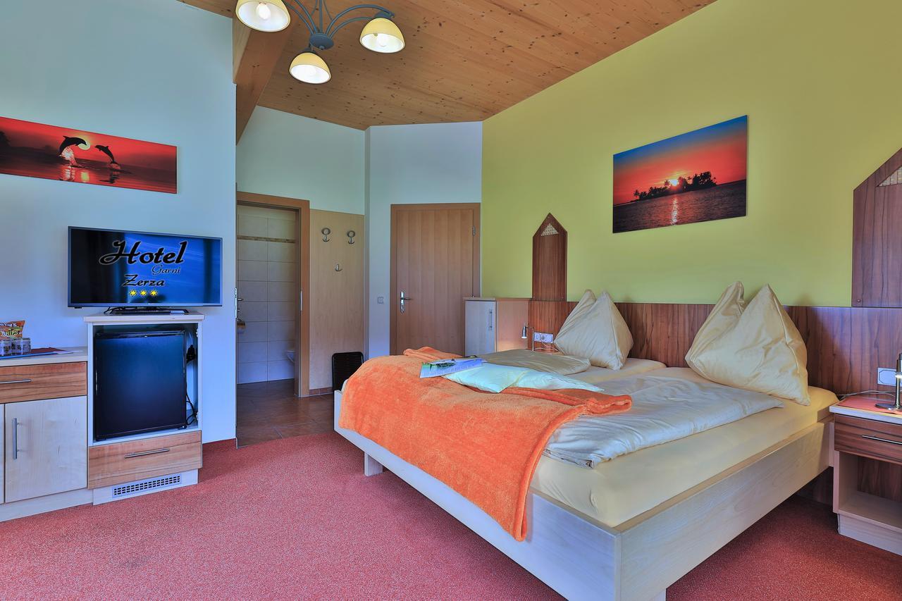 Hotel Garni Zerza Tröpolach エクステリア 写真