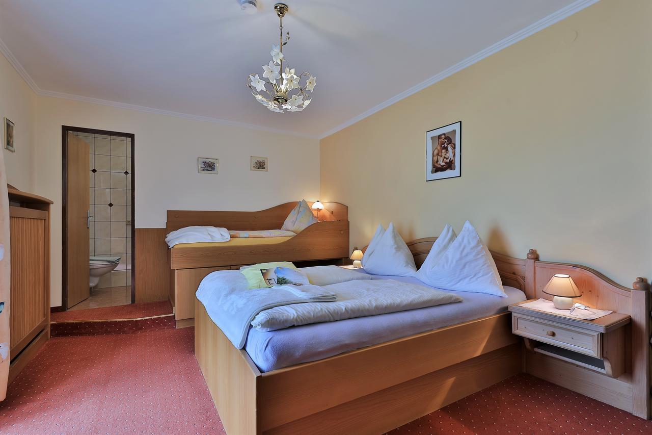 Hotel Garni Zerza Tröpolach エクステリア 写真