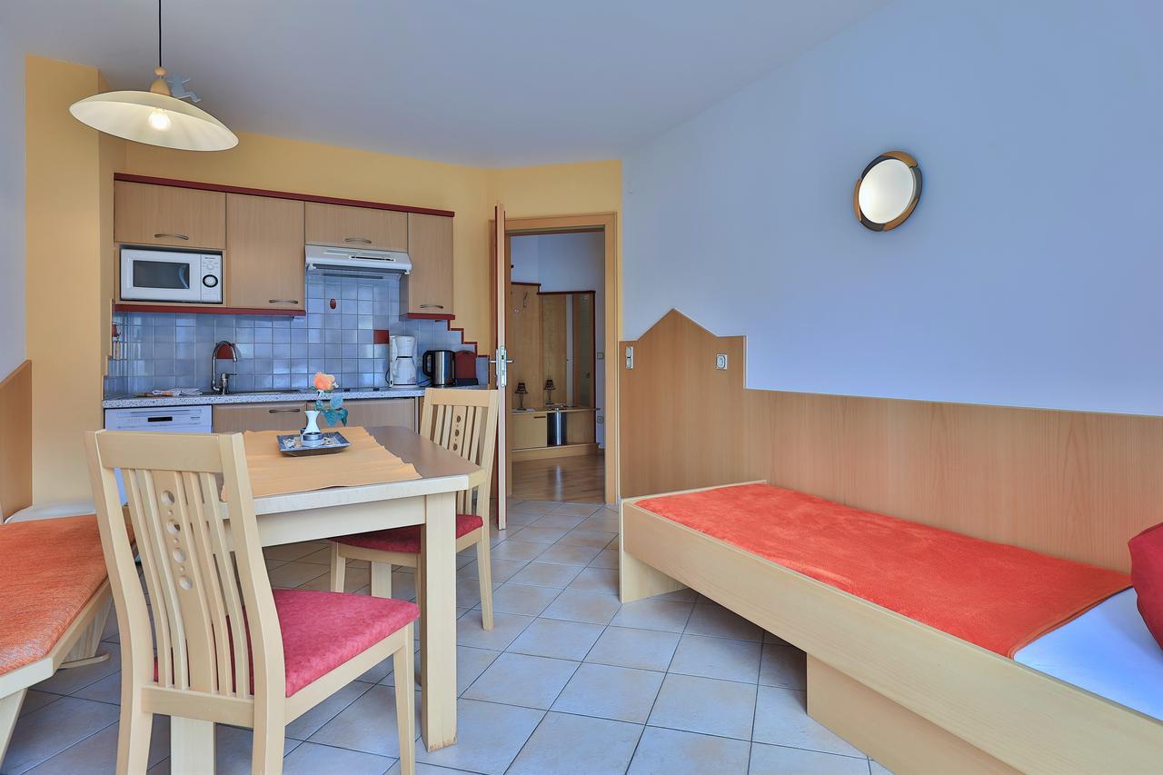 Hotel Garni Zerza Tröpolach エクステリア 写真