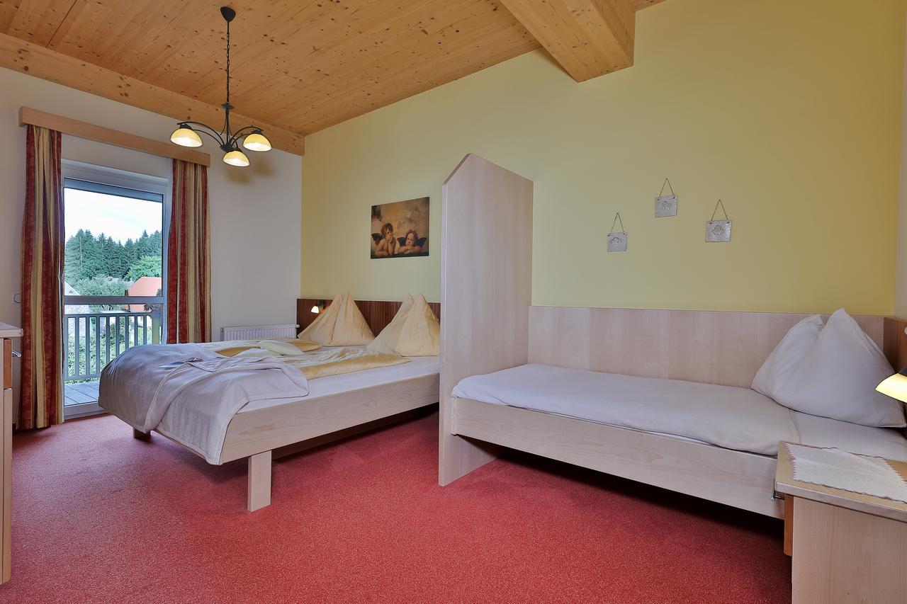 Hotel Garni Zerza Tröpolach エクステリア 写真