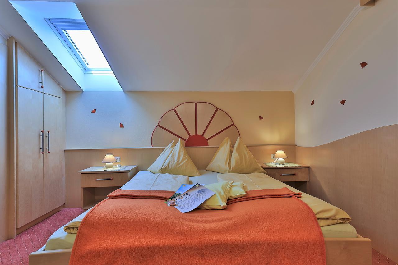Hotel Garni Zerza Tröpolach エクステリア 写真